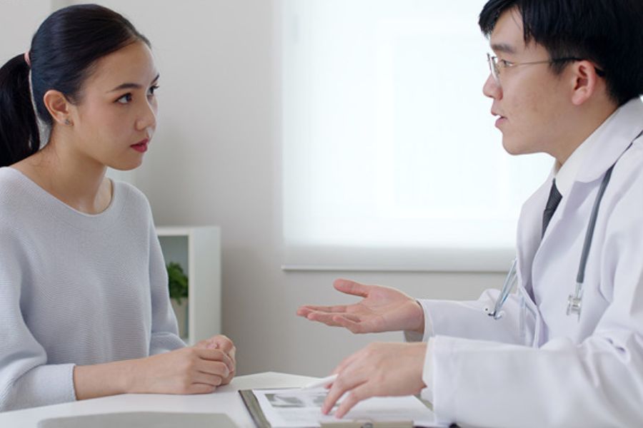 Đi khám khi ngứa rát kéo dài, tái phát hoặc kèm sưng đau dữ dội, sốt