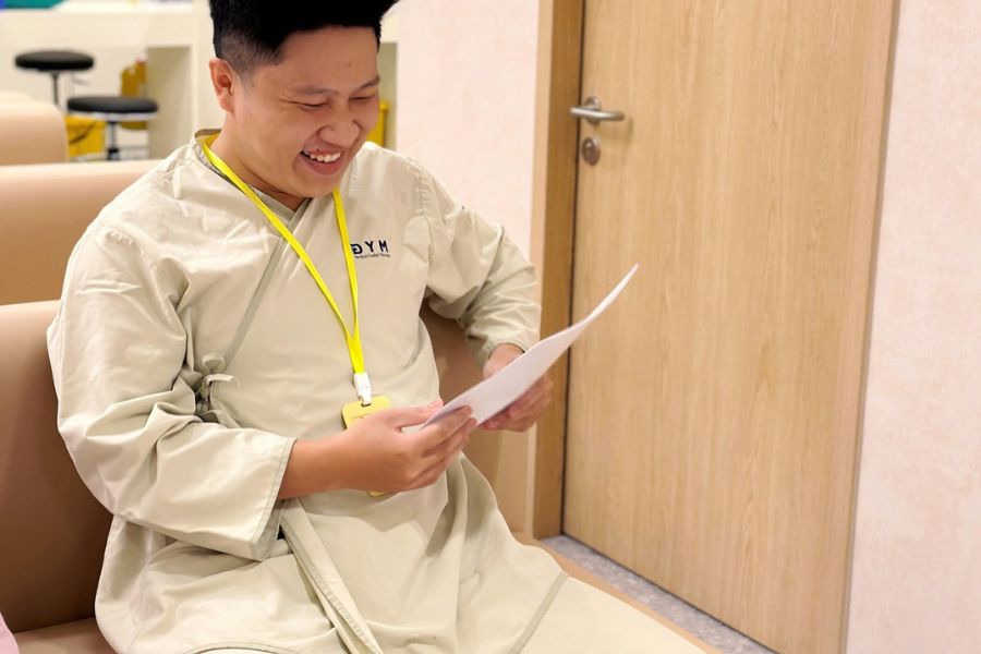 Quy trình kiểm tra mù màu sử dụng tập bảng màu chuẩn giúp phát hiện chính xác các mức độ rối loạn sắc giác