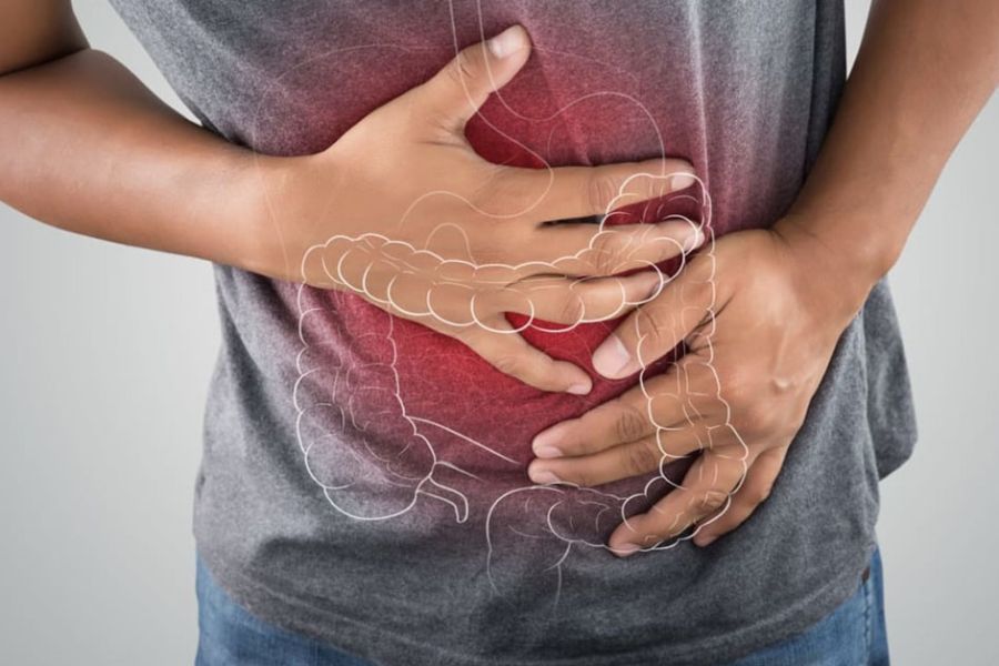 Viêm đại tràng mạn có thể gây đau bụng, rối loạn đại tiện và biến chứng nếu không được kiểm soát tốt