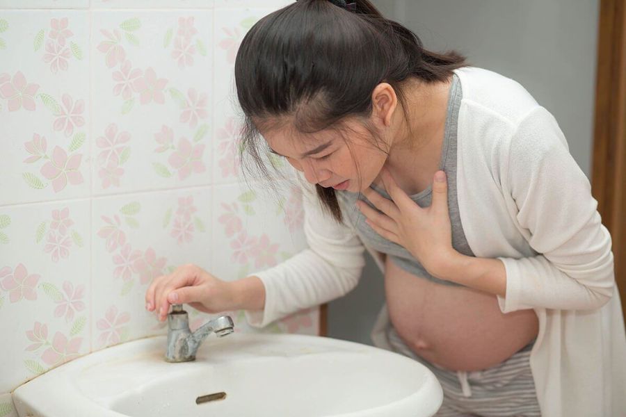 Tình trạng nôn ói kéo dài dễ dẫn đến mất nước và suy kiệt cơ thể