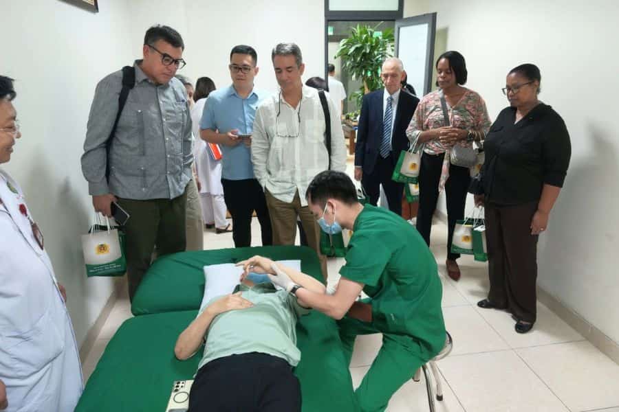 Châm cứu và phục hồi chức năng là một trong những dịch vụ điều trị nổi bật tại Bệnh viện Y học cổ truyền Bộ Công An