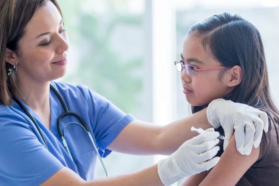 Người dân nên lựa chọn các cơ sở y tế uy tín tại Hà Nội để thực hiện tiêm vắc xin sốt xuất huyết an toàn