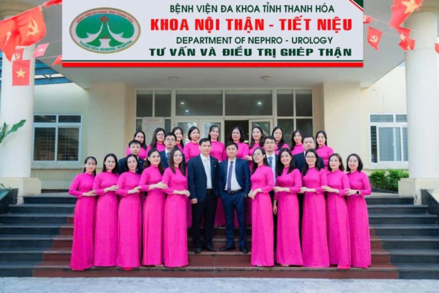 Ban lãnh đạo và đội ngũ y bác sĩ giàu kinh nghiệm tại Khoa Nội thận - Tiết niệu luôn tận tâm đồng hành cùng sức khỏe người bệnh