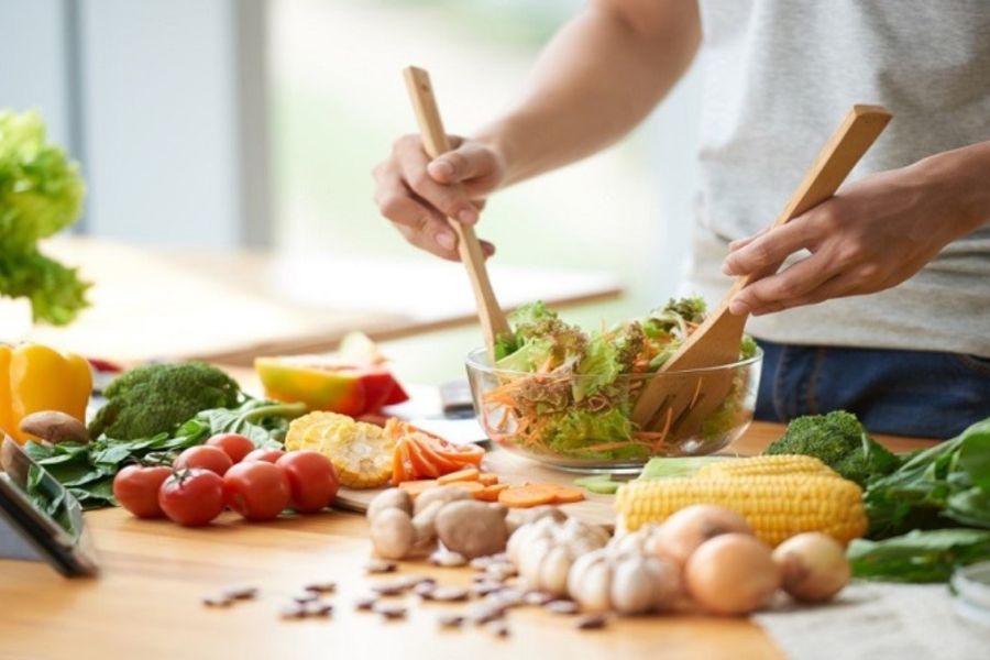 Ăn uống lành mạnh, vận động đều đặn, giữ cân nặng hợp lý và bỏ thuốc lá giúp giảm nguy cơ polyp đại tràng