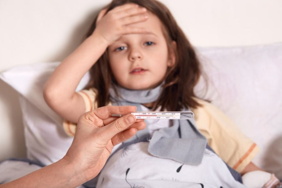 Luôn sử dụng dụng cụ đo lường y tế chuẩn xác khi cho trẻ uống Paracetamol hạ sốt