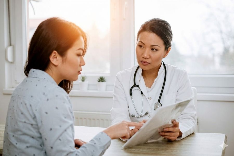 Khám phụ khoa khi khí hư bất thường, chảy máu hoặc đau bụng dưới
