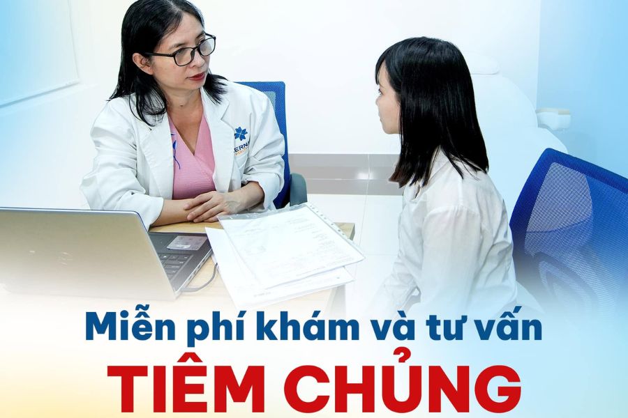 Bác sĩ chuyên khoa tại Bernard Healthcare tư vấn và khám sàng lọc kỹ lưỡng trước khi chỉ định tiêm chủng
