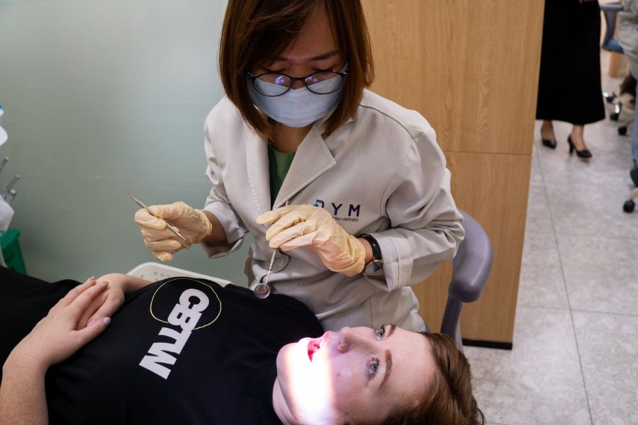 Chi phí khám chữa nha khoa tại DYM luôn công khai, minh bạch cho mọi khách hàng