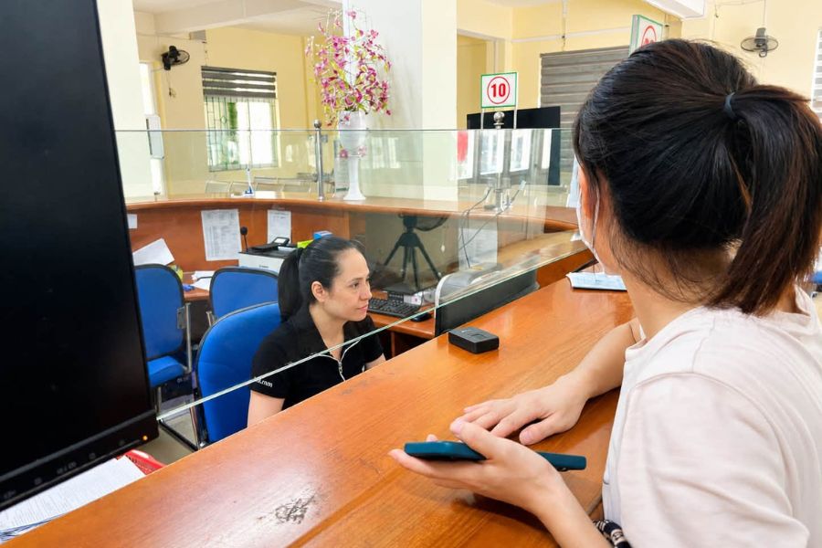 Người bệnh nên chuẩn bị đầy đủ CCCD và thẻ BHYT trước khi vào thăm khám cùng bác sĩ