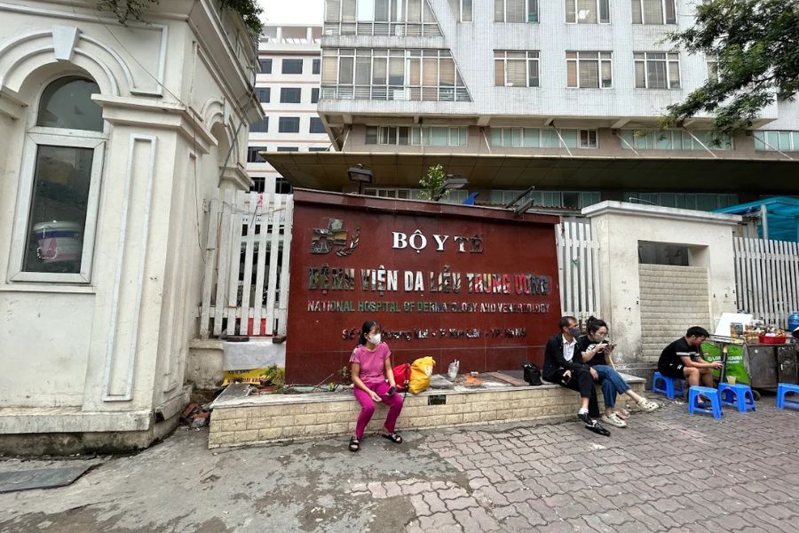 Cơ sở tuyến cuối chuyên khoa da liễu hàng đầu cả nước, trang bị công nghệ soi da Dermoscopy hiện đại và phẫu thuật Mohs giúp chẩn đoán, điều trị chính xác tổn thương da