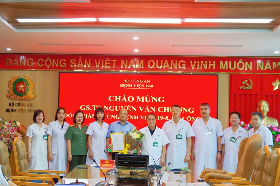 GS.TS.TTND Nguyễn Văn Chương luôn dành nhiều tâm huyết cho công tác nghiên cứu khoa học và đào tạo thế hệ y bác sĩ