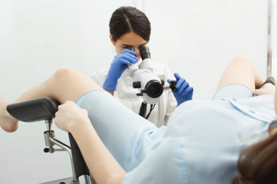 Siêu âm, nội soi và sinh thiết khi cần giúp bác sĩ đánh giá những bất thường của niêm mạc tử cung