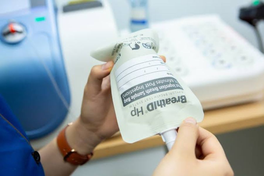 Test hơi thở hoặc xét nghiệm phân giúp xác nhận đã diệt HP thành công sau điều trị
