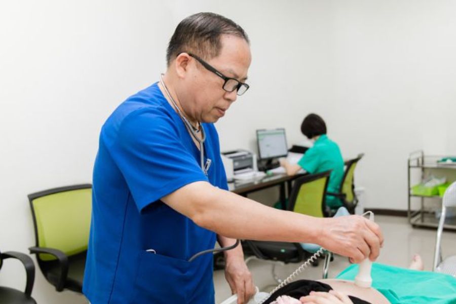 Bệnh viện Đa khoa Quốc tế Thu Cúc TCI đáp ứng tiêu chuẩn dịch vụ y tế chất lượng cao, mở cửa tất cả các ngày trong tuần cùng Bác sĩ CKII Nguyễn Tuấn Minh