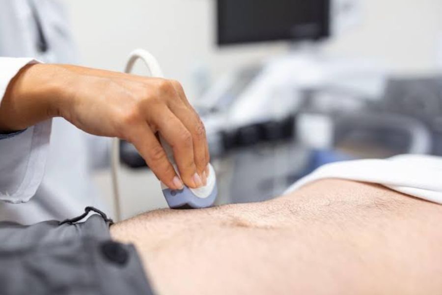 U máu gan thường được phát hiện qua siêu âm; bác sĩ có thể chỉ định thêm CT hoặc MRI để xác định rõ tổn thương