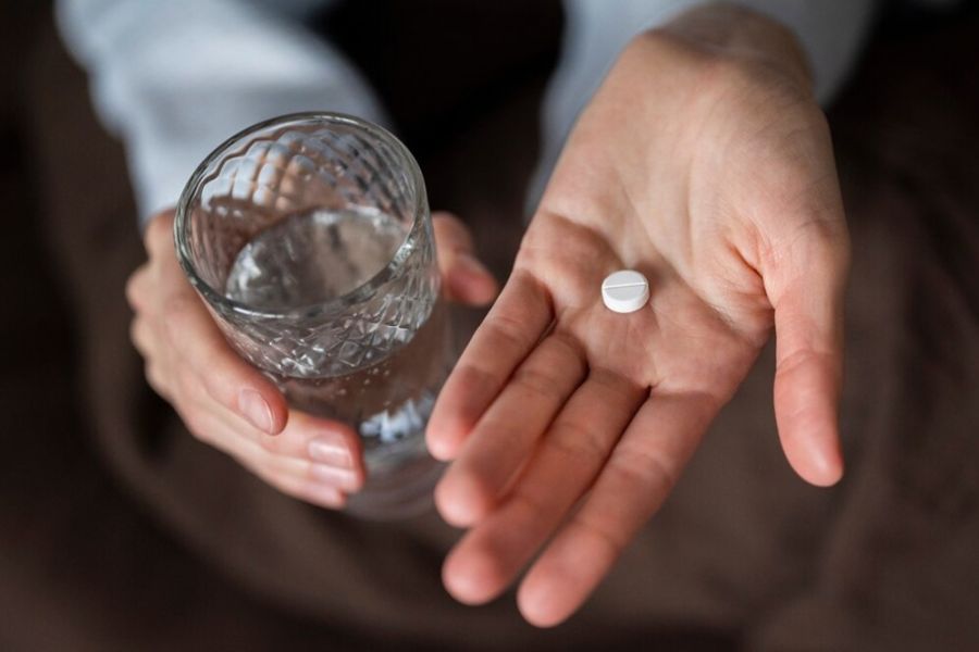 Tùy thuộc vào độ tuổi và tình trạng sức khỏe, người bệnh có thể lựa chọn dạng Paracetamol uống hoặc đặt hậu môn phù hợp
