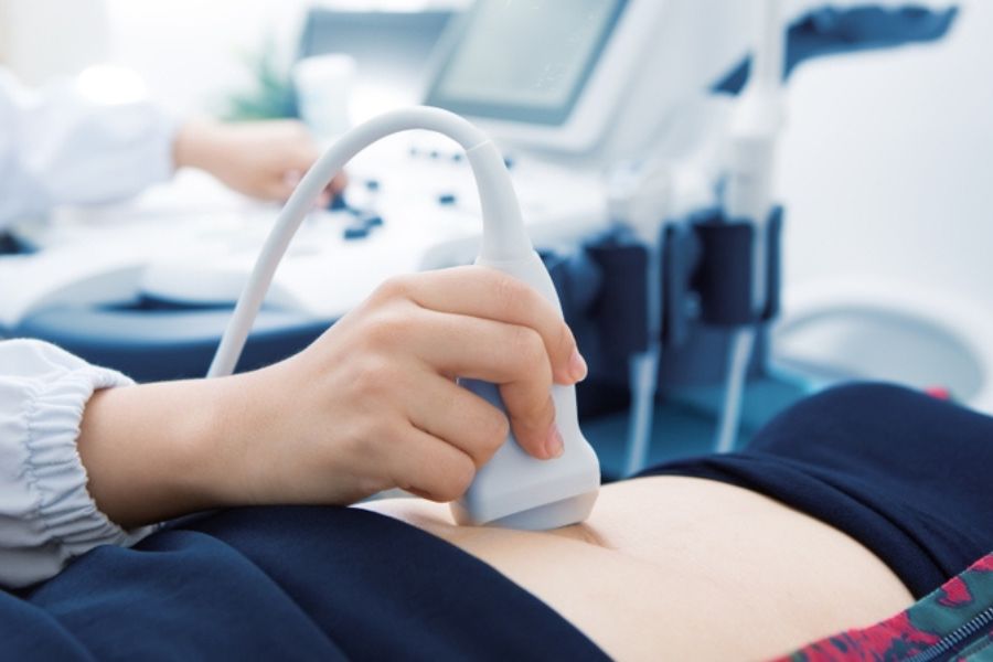 Thăm khám định kỳ và siêu âm sớm giúp phát hiện chính xác các bất thường trong thai kỳ