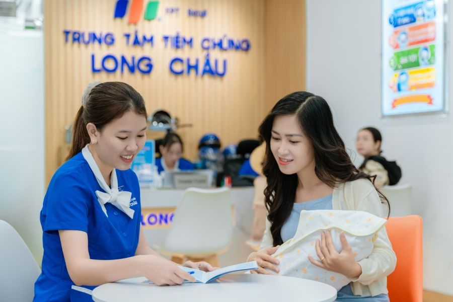 Tiêm vắc xin HPV tiện lợi gần nhà tại FPT Long Châu với 100% vắc xin chính hãng và tiện ích giữ liều trực tuyến