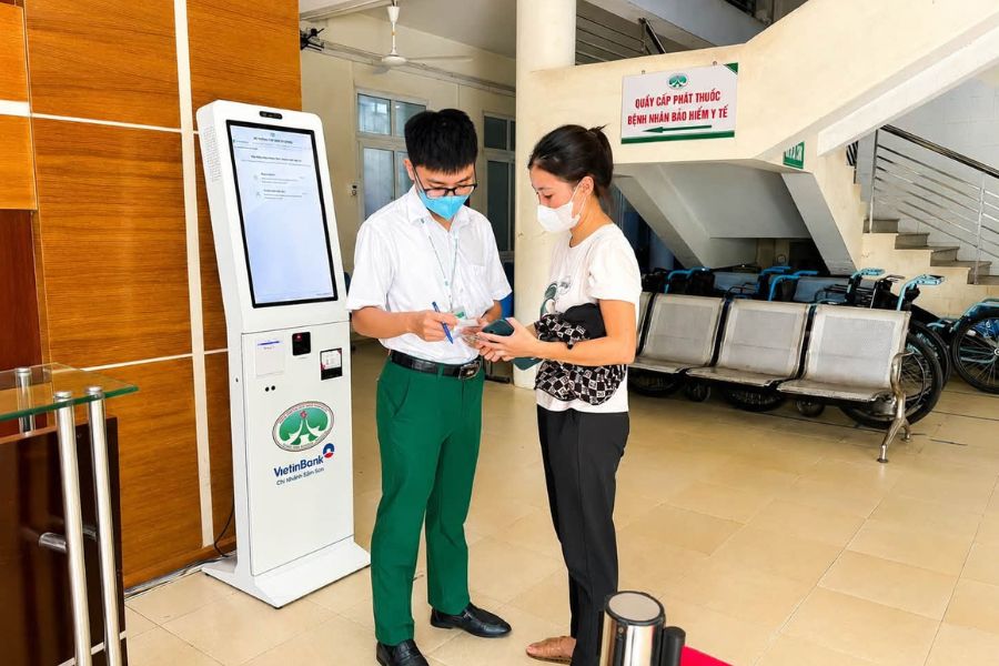 Sảnh đón tiếp rộng rãi, tiện nghi tại Khu khám chữa bệnh theo yêu cầu Bệnh viện Đa khoa tỉnh Thanh Hóa