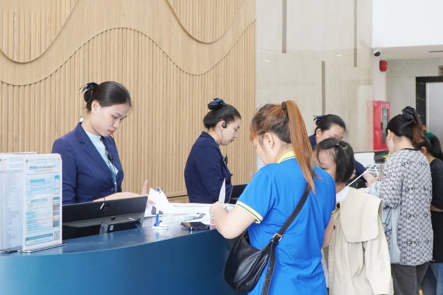 Khám và tầm soát biến chứng mắt chuyên sâu tại hệ thống Y khoa Chuyên sâu Quốc tế Bernard giúp phát hiện sớm tổn thương thị lực