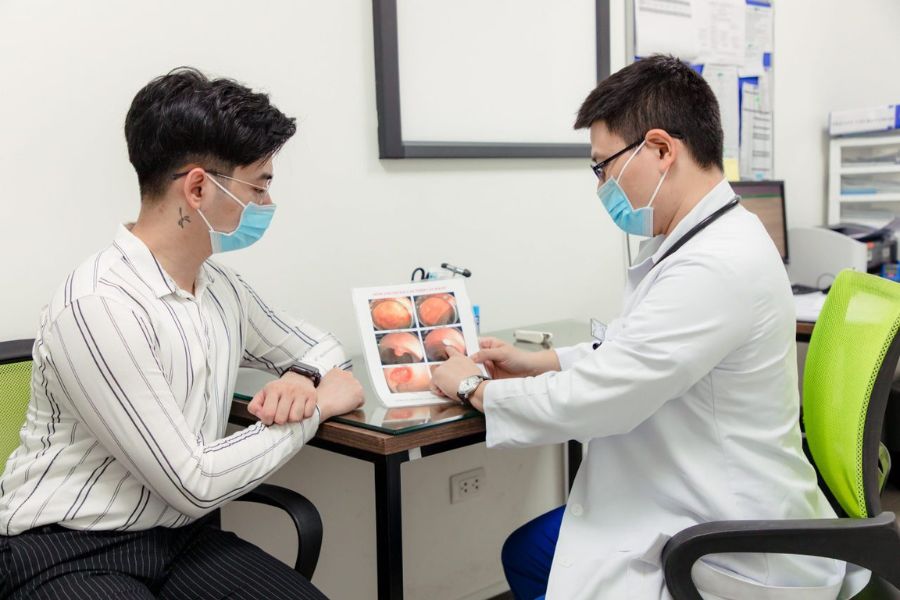 Đau bụng kéo dài, sút cân hoặc khó nuốt cần được thăm khám; tái nội soi thực hiện theo chỉ định của bác sĩ
