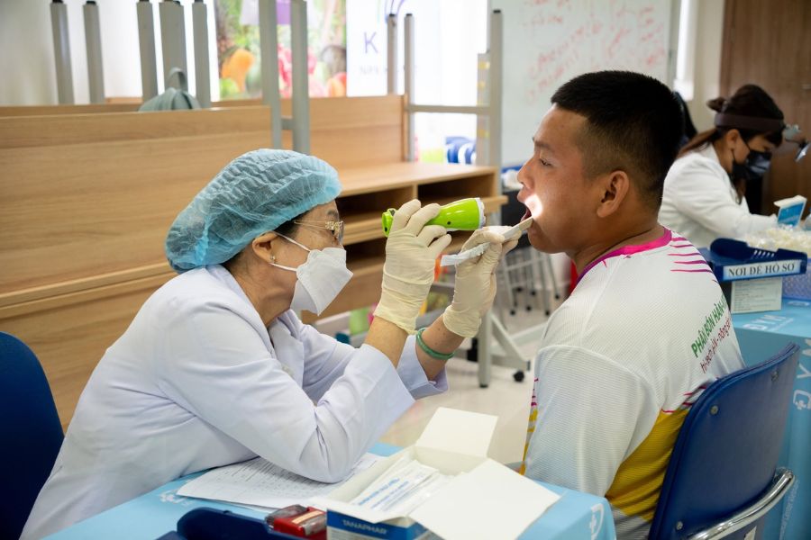 Nội soi Tai Mũi Họng ống mềm giúp quan sát toàn bộ niêm mạc vòm họng và phát hiện tổn thương từ giai đoạn sớm