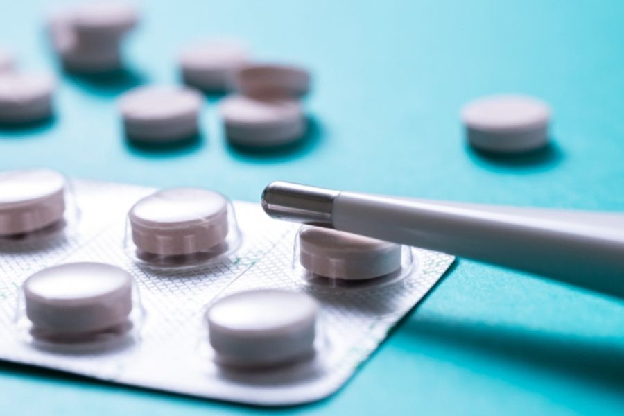 Chỉ dùng Paracetamol khi trẻ sốt từ 38,5°C trở lên. Dùng đúng liều 10-15mg/kg cân nặng và cách nhau tối thiểu 4-6 tiếng mỗi lần