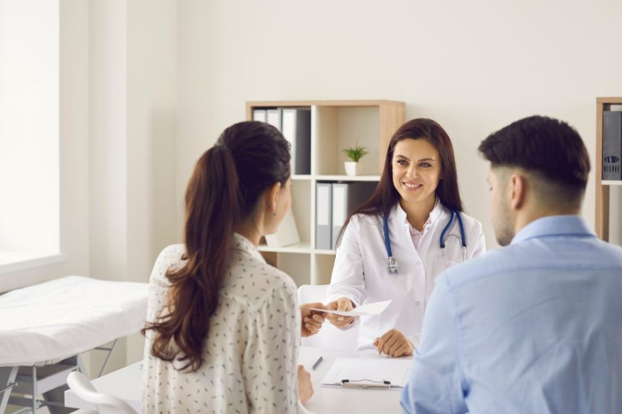 Sự chuẩn bị chu đáo về hồ sơ y tế và tâm lý giúp quá trình thăm khám diễn ra nhanh chóng, hiệu quả