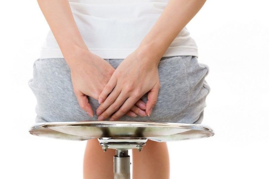 Trĩ nội hình thành bên trong ống hậu môn, có thể gây chảy máu khi đi tiêu và sa búi trĩ khi tiến triển