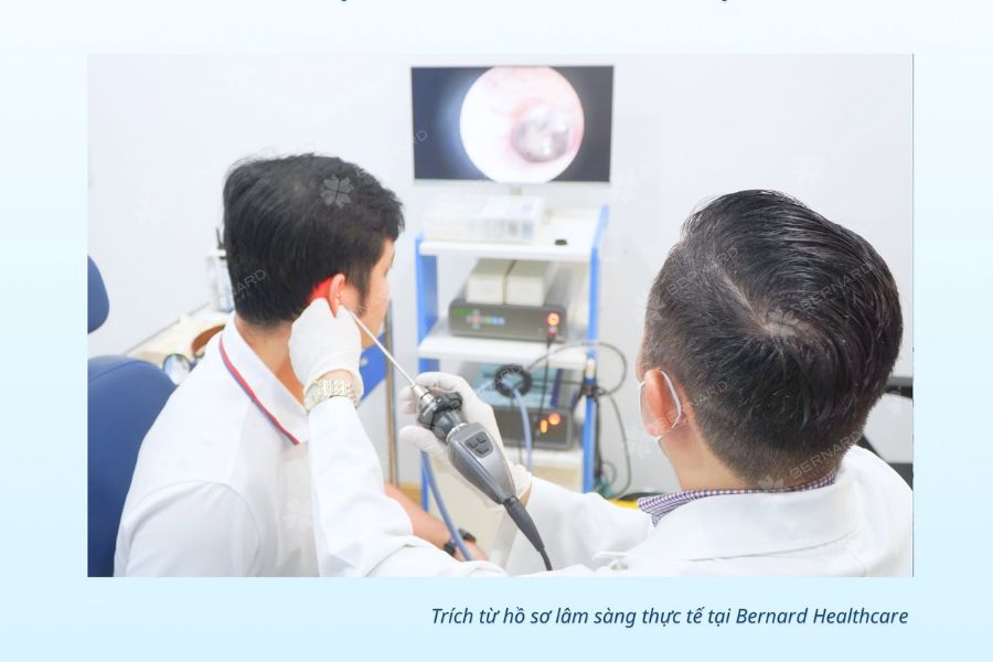 Người bệnh được bác sĩ tư vấn chi tiết kết quả nội soi Tai Mũi Họng trong không gian khám riêng tư