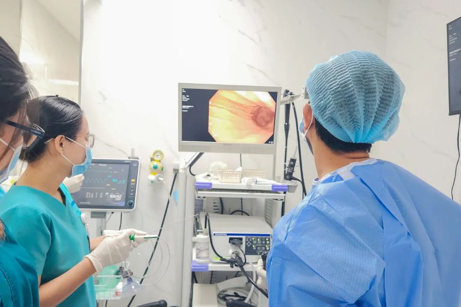 Thăm khám chuyên khoa sớm giúp chẩn đoán chính xác và ngăn ngừa nứt kẽ hậu môn mạn tính