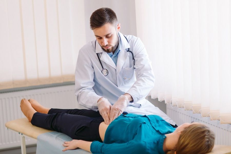 Khi bị đầy bụng khó tiêu kéo dài, người bệnh cần đến cơ sở y tế để được thăm khám và thực hiện các dịch vụ cận lâm sàng chính xác