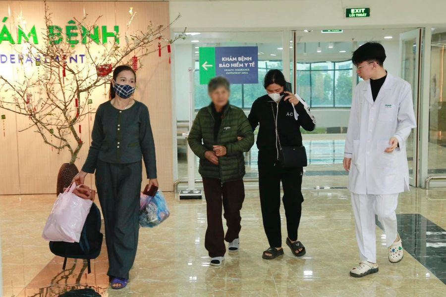 Môi trường thăm khám khép kín, riêng tư cùng sự tư vấn chu đáo từ bác sĩ tại Bệnh viện Đại học Y Dược - Cơ sở Linh Đàm