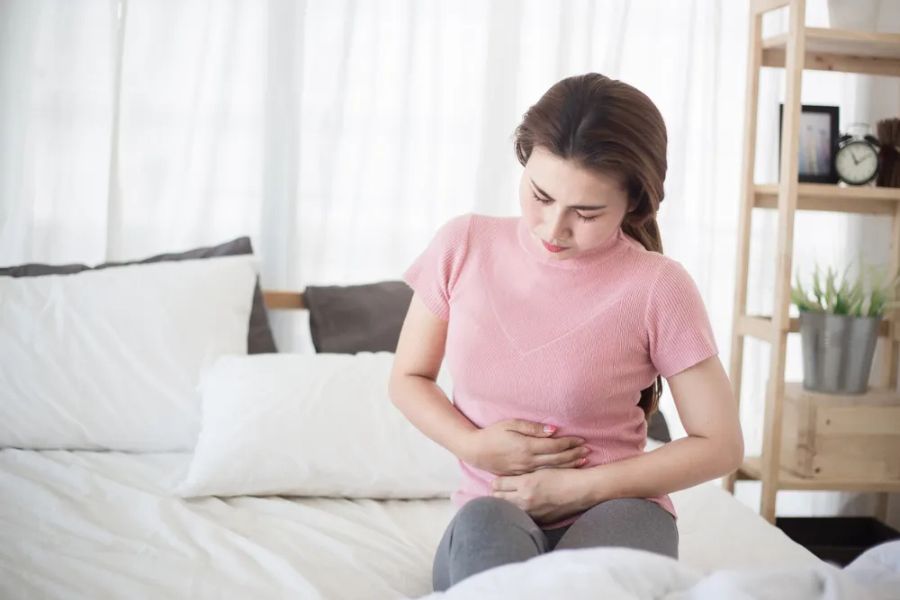 Ra máu trong 3 tháng đầu thai kỳ có nhiều nguyên nhân, cần thăm khám để xác định và xử trí phù hợp