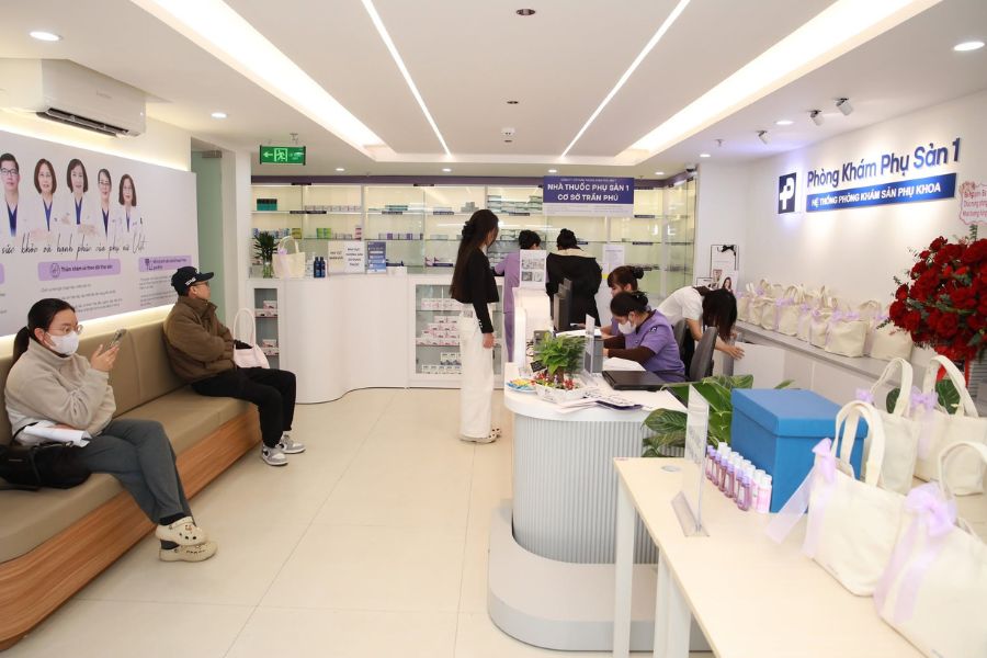 Không gian đón tiếp hiện đại và sạch sẽ tại phòng khám Phụ sản 1 cơ sở Trần Phú - Hà Đông