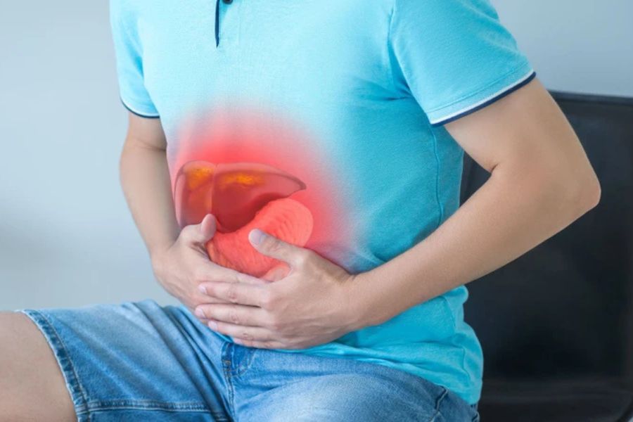 Xơ hóa gan giai đoạn đầu thường không có triệu chứng rõ ràng; khi tiến triển có thể gây mệt mỏi, chán ăn và tức hạ sườn phải
