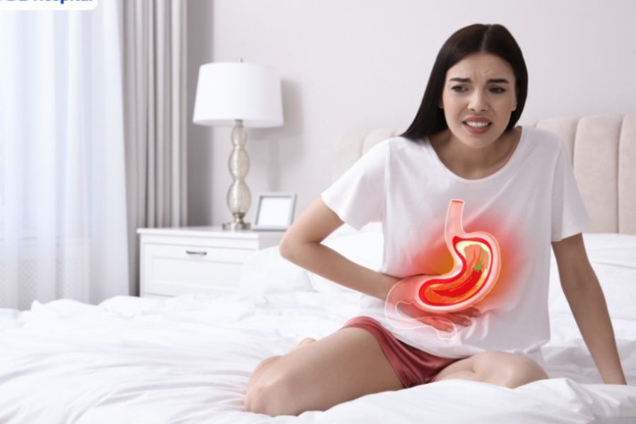 Ho kéo dài, tăng sau ăn hoặc khi nằm, kèm ợ chua, ợ nóng có thể liên quan đến trào ngược dạ dày