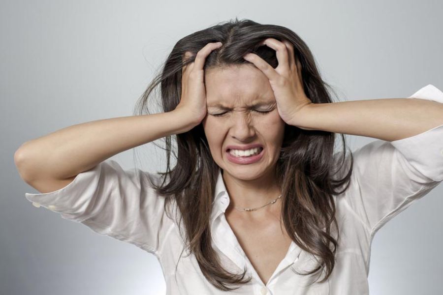 Các triệu chứng tiền mãn kinh có thể khác nhau ở mỗi người, từ thay đổi kinh nguyệt đến bốc hỏa, mất ngủ và khô âm đạo