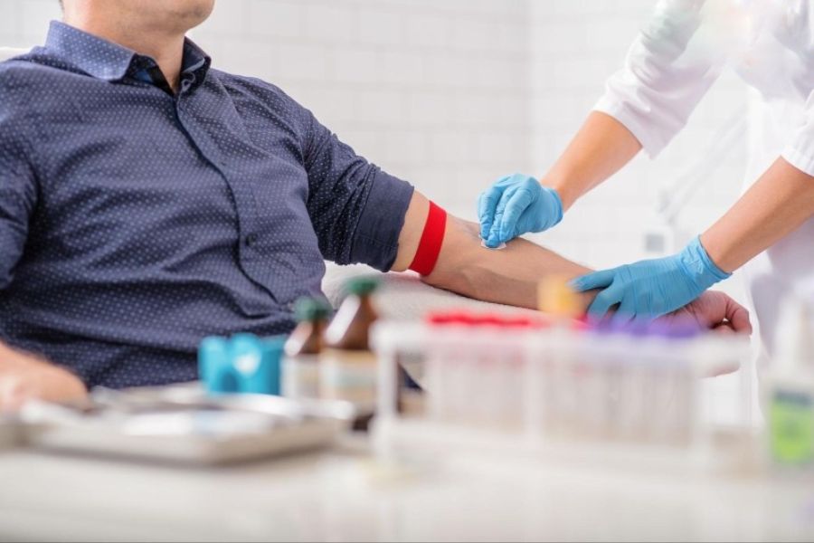 Bệnh nhân nên thực hiện đầy đủ các xét nghiệm chuyên sâu để đánh giá toàn diện chức năng gan