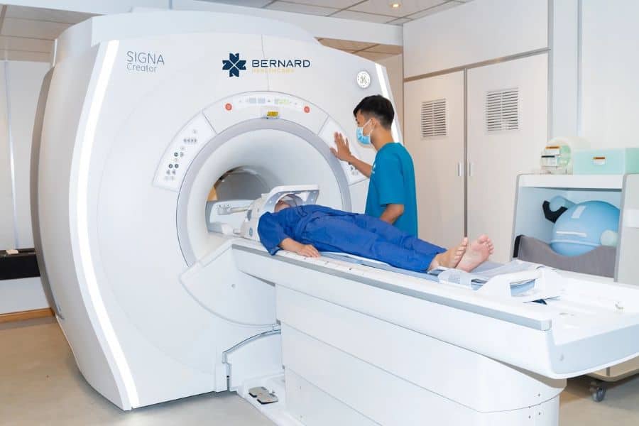 Khám tư vấn chuyên sâu cùng bác sĩ giúp phát hiện sớm các yếu tố nguy cơ gây đột quỵ