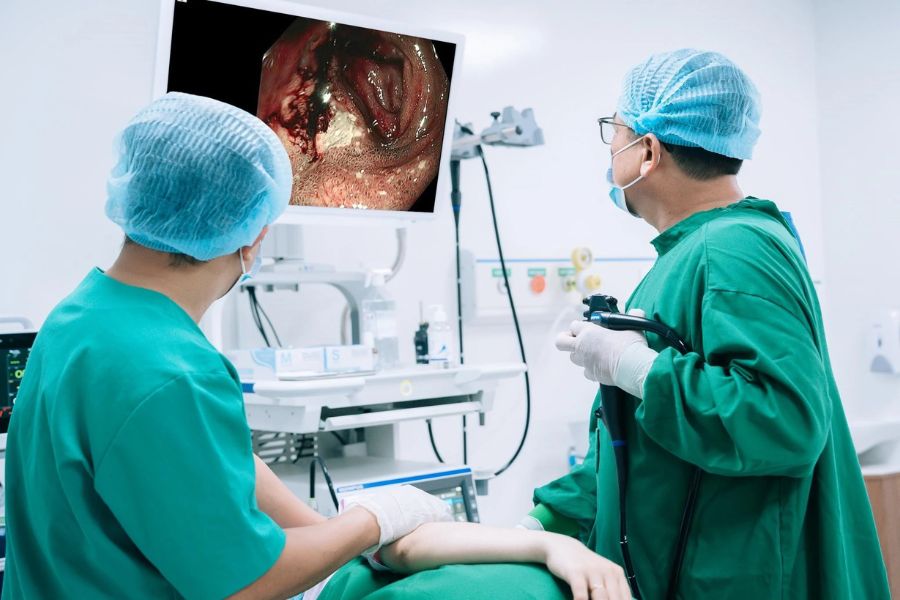 Bác sĩ lựa chọn phương pháp chẩn đoán và cầm máu phù hợp dựa trên nguyên nhân, mức độ xuất huyết tiêu hóa