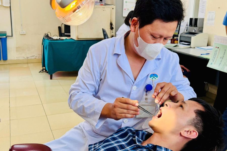 Đội ngũ y bác sĩ Khoa Răng Hàm Mặt Bệnh viện Đa khoa tỉnh Thanh Hóa luôn tận tụy vì sức khỏe nụ cười người bệnh