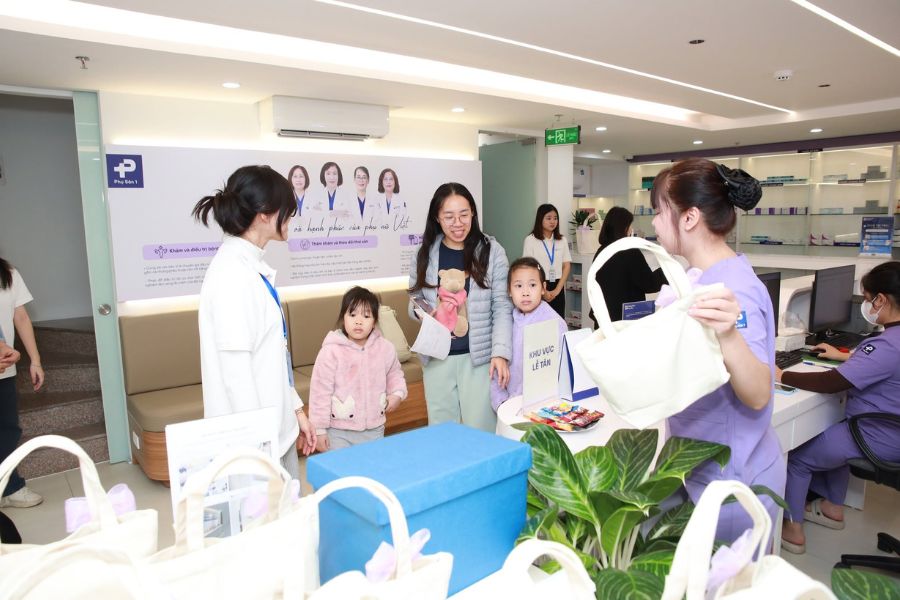 Đội ngũ bác sĩ tận tâm, giàu kinh nghiệm mang lại cảm giác an tâm cho chị em khi đến kiểm tra sức khỏe phụ khoa và thai kỳ