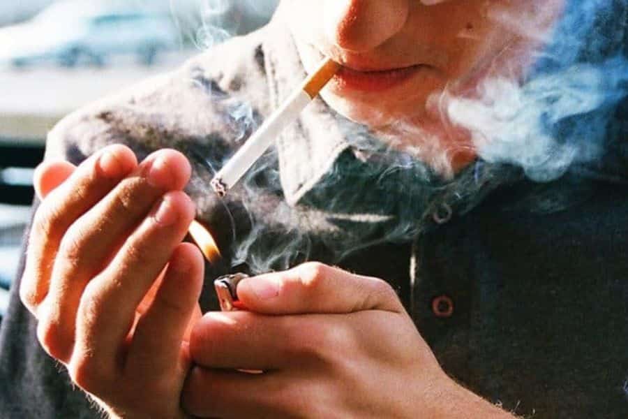 Người từ 50 tuổi có thói quen hút thuốc lá cần chủ động thăm khám và tầm soát phổi định kỳ