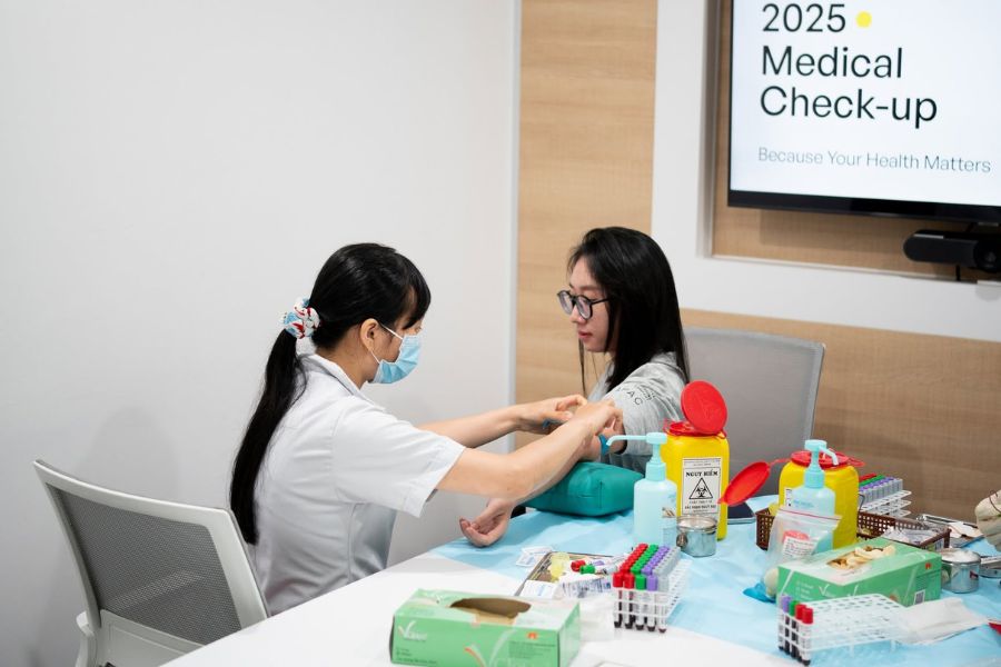 Không gian tiêm chủng hiện đại, sạch sẽ và chuyên nghiệp tại Phòng khám Đa khoa Quốc tế DYM