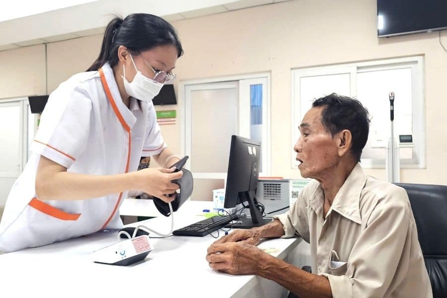 Bệnh viện Sản Nhi Long An có khám BHYT (Ảnh: Báo Thanh niên)
