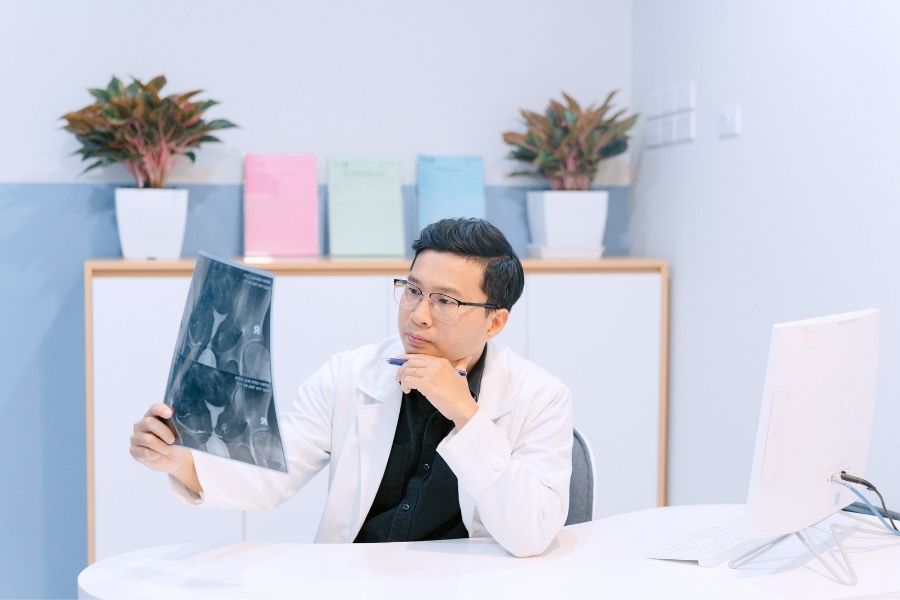 Bác sĩ chẩn đoán trước sinh giỏi Hà Nội Chu Việt Anh (Ảnh: Đặt khám nhanh)
