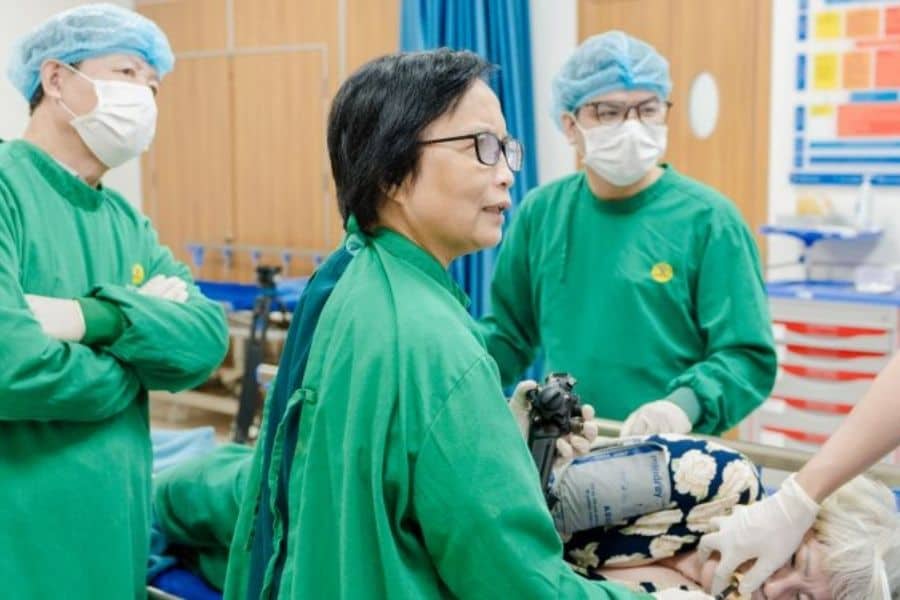 Bác sĩ nội soi dạ dày giỏi Hà Nội Vân Hồng có hơn 30 năm kinh nghiệm trong lĩnh vực Tiêu hóa (Ảnh: Medlatec)