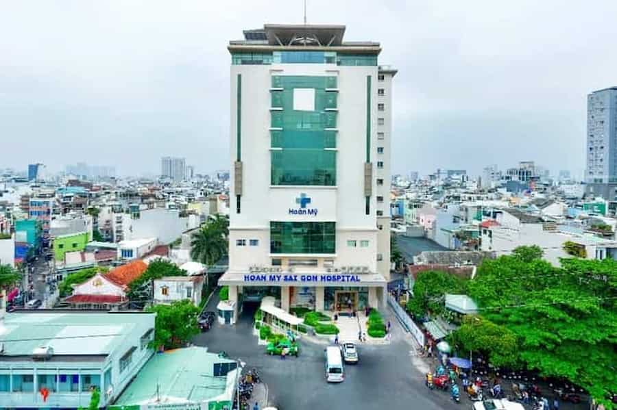 Khám tổng quát nhi và khám vẹo cổ trẻ em ở Bệnh viện Hoàn Mỹ. 