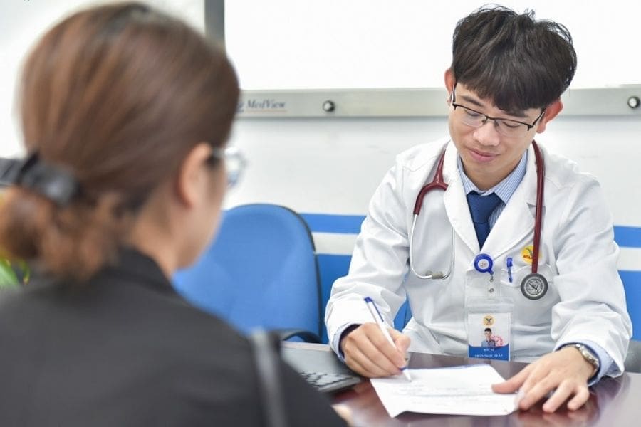 Bác sĩ Thân Ngọc Tuấn được biết đến với chuyên môn khám và điều trị vô sinh, hiếm muộn (Ảnh: Medlatec)